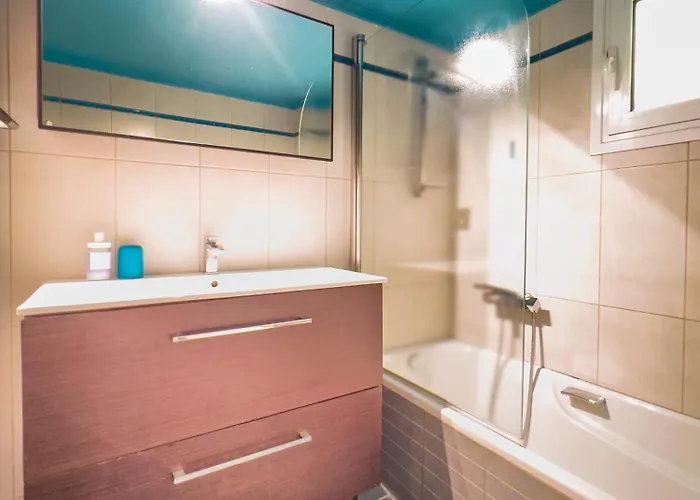 Homevision - Red - Prime Location * Saloniki