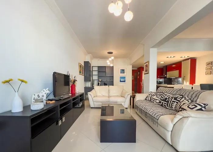 Homevision - Red - Prime Location Apartament