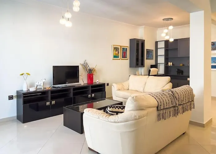Homevision - Red - Prime Location * Saloniki