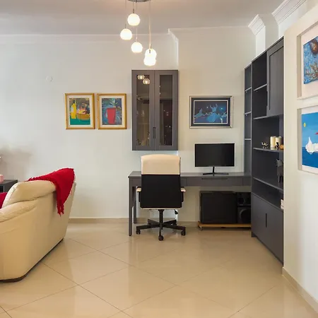 Homevision - Red - Prime Location *