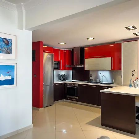 Homevision - Red - Prime Location Apartament