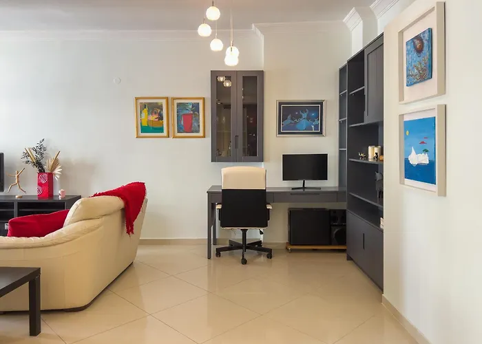 Homevision - Red - Prime Location *