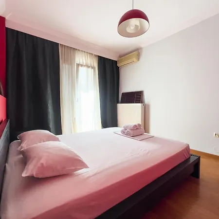 Apartment Homevision - Red - Prime Location