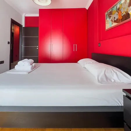 Homevision - Red - Prime Location Apartment *