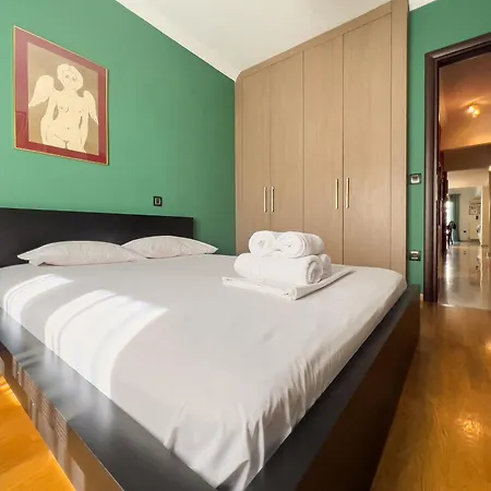 Apartment Homevision - Red - Prime Location