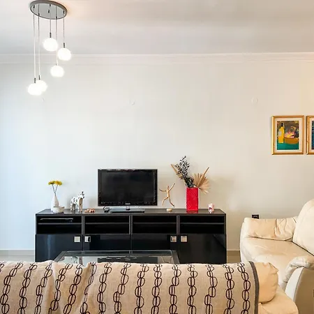 Homevision - Red - Prime Location Apartment Thessaloniki