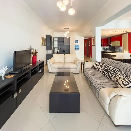 Homevision - Red - Prime Location Апартаменты